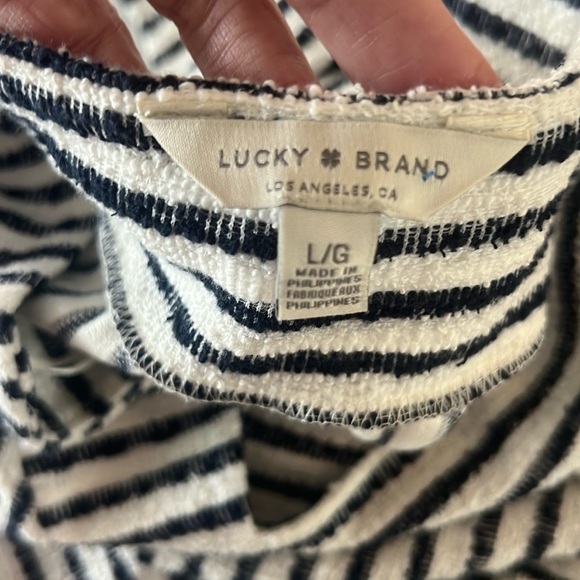 ⭐️Lucky Brand,Slimming,Vertical Striped Black/Cream,Top,Pull-Over,Size L - Picture 4 of 12